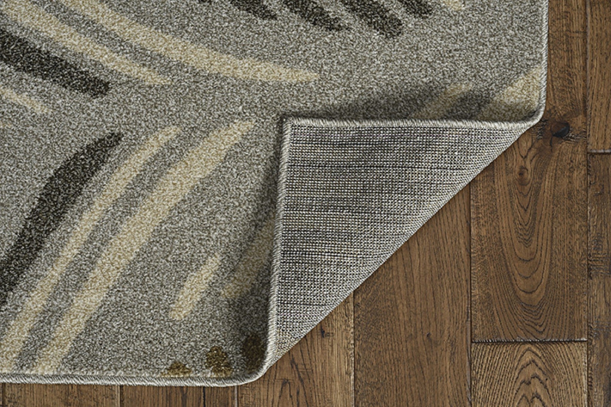 2' X 3' Grey And Beige Waves Accent Rug