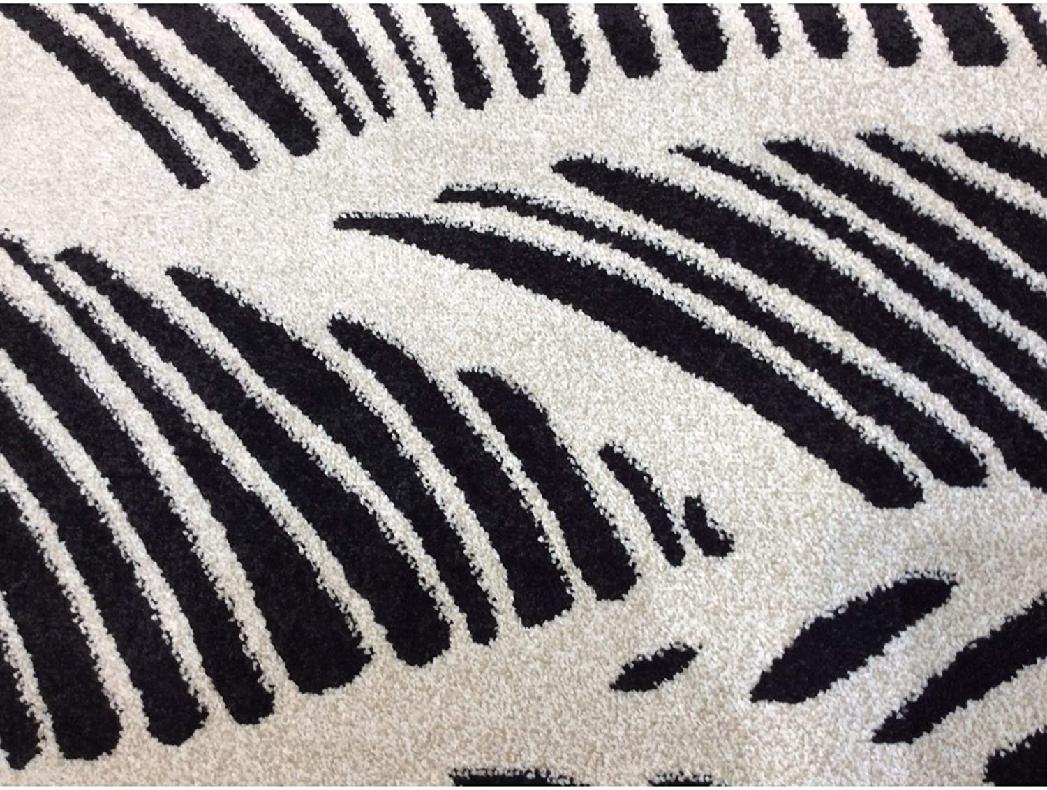 5'X8' Black White Machine Woven Uv Treated Oversized Leaves Indoor Outdoor Area Rug