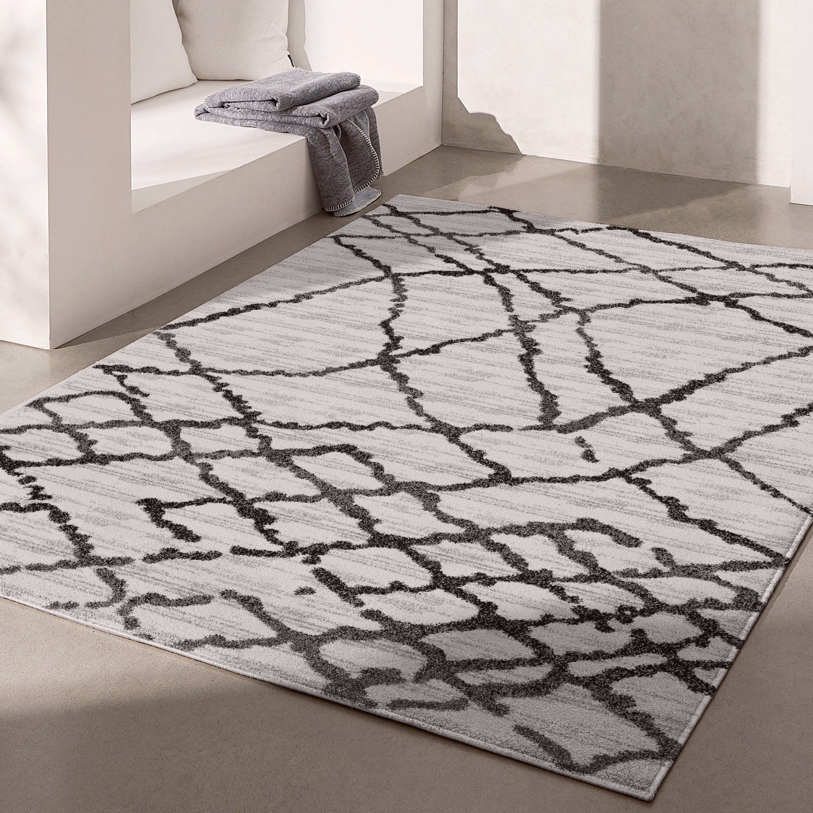 8’ X 11’ Gray And Black Modern Abstract Area Rug