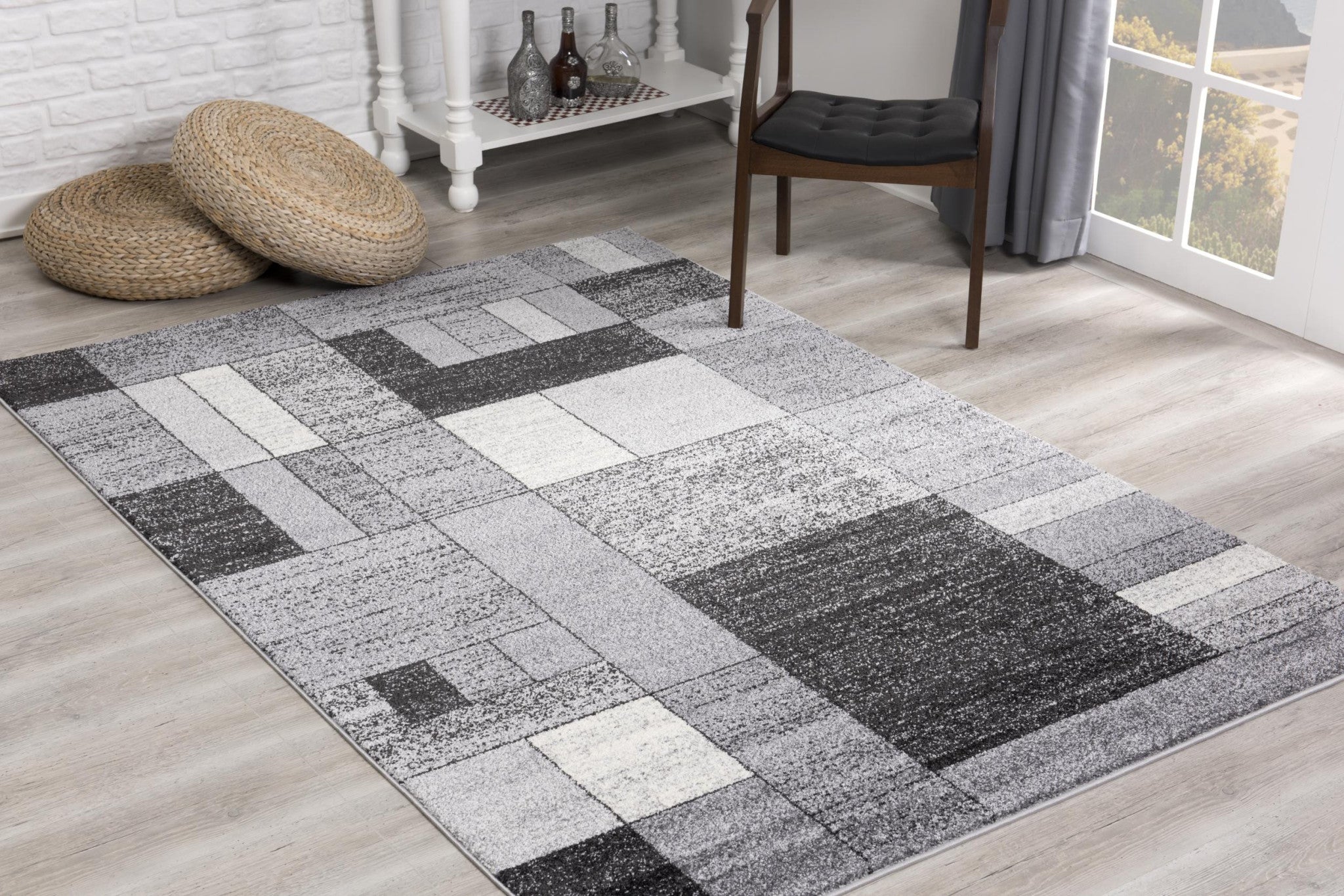 4’ X 6’ Gray Distressed Geometric Area Rug