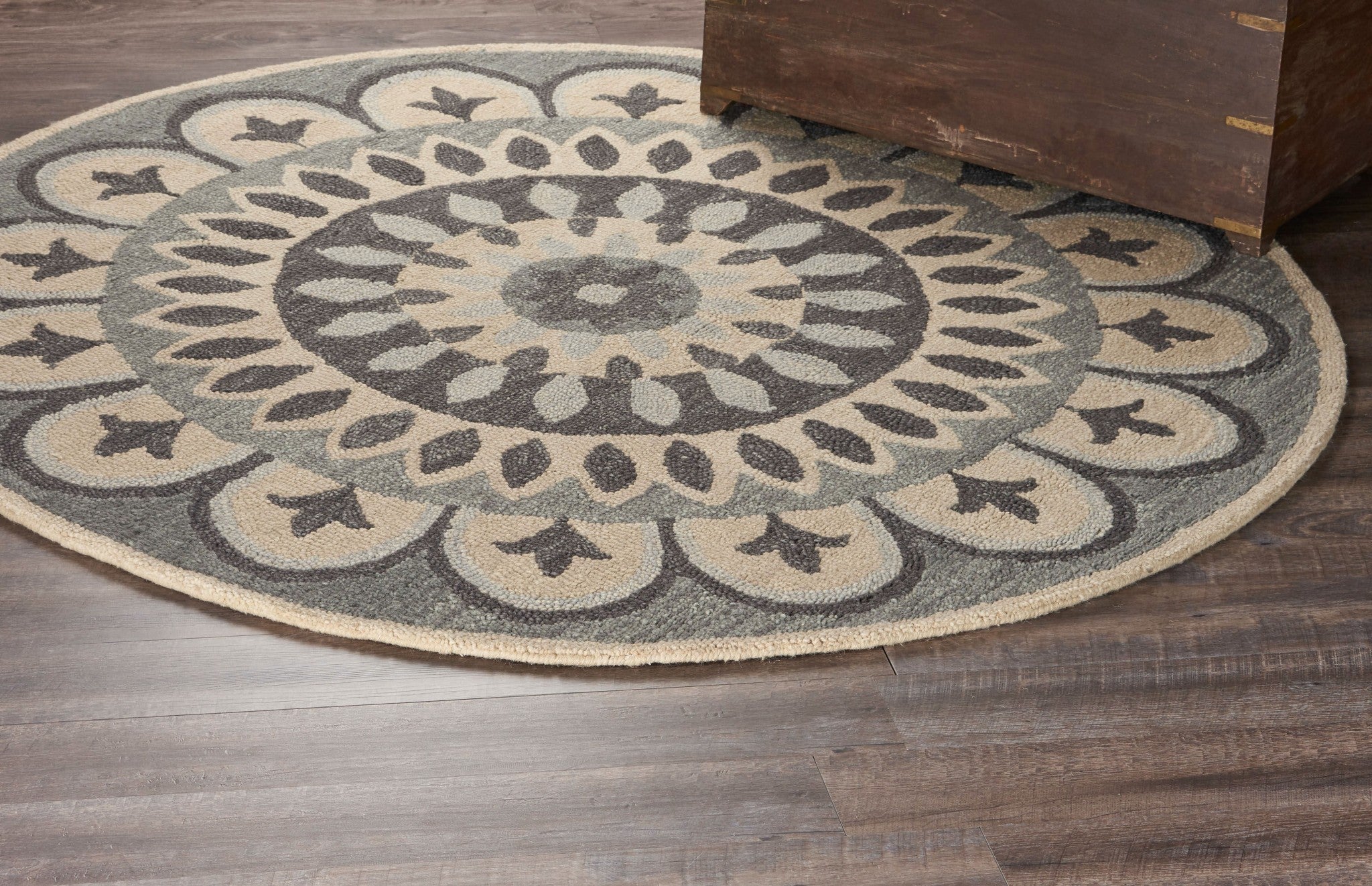 4’ Round Gray Floral Bloom Area Rug