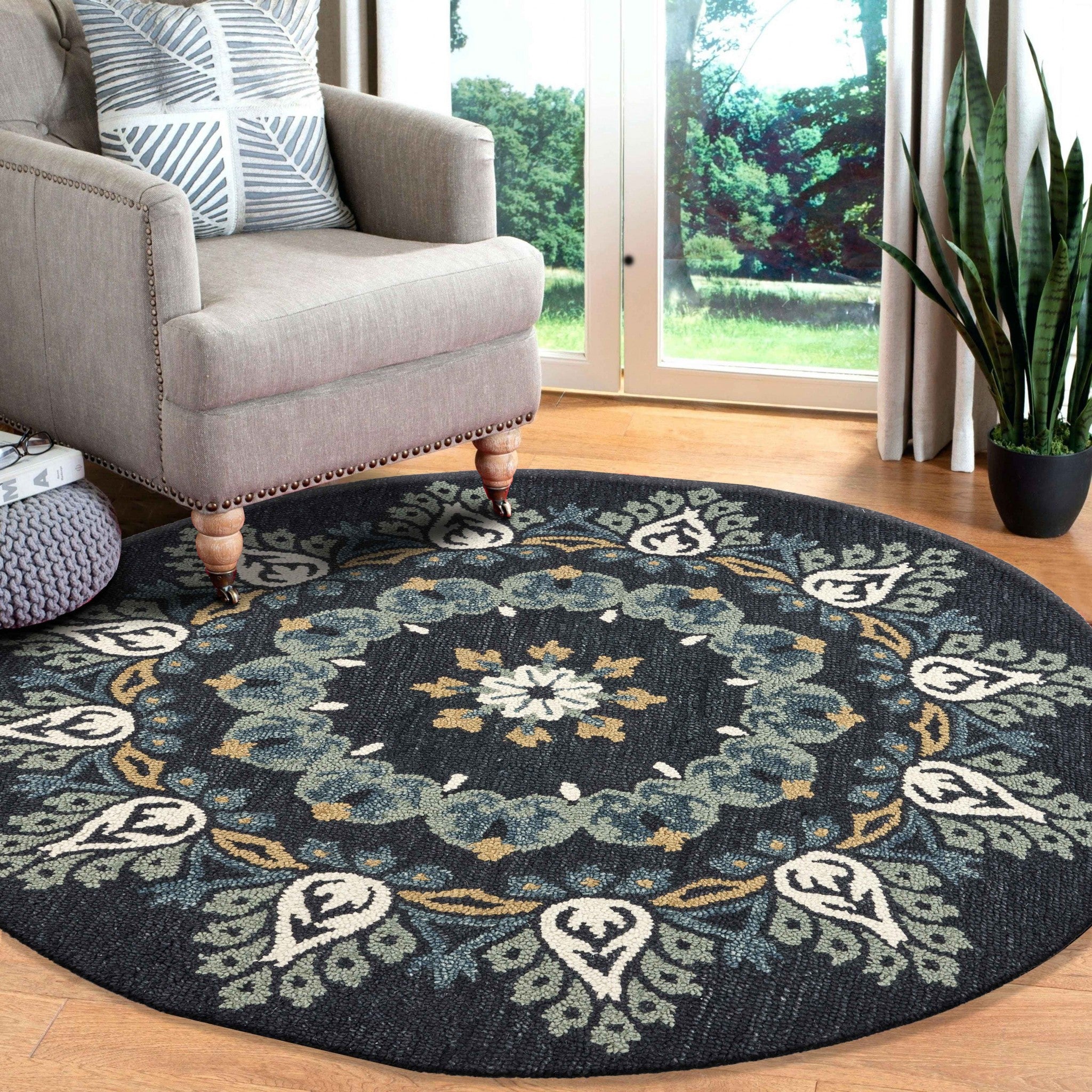 4’ Round Black Floral Paradise Area Rug