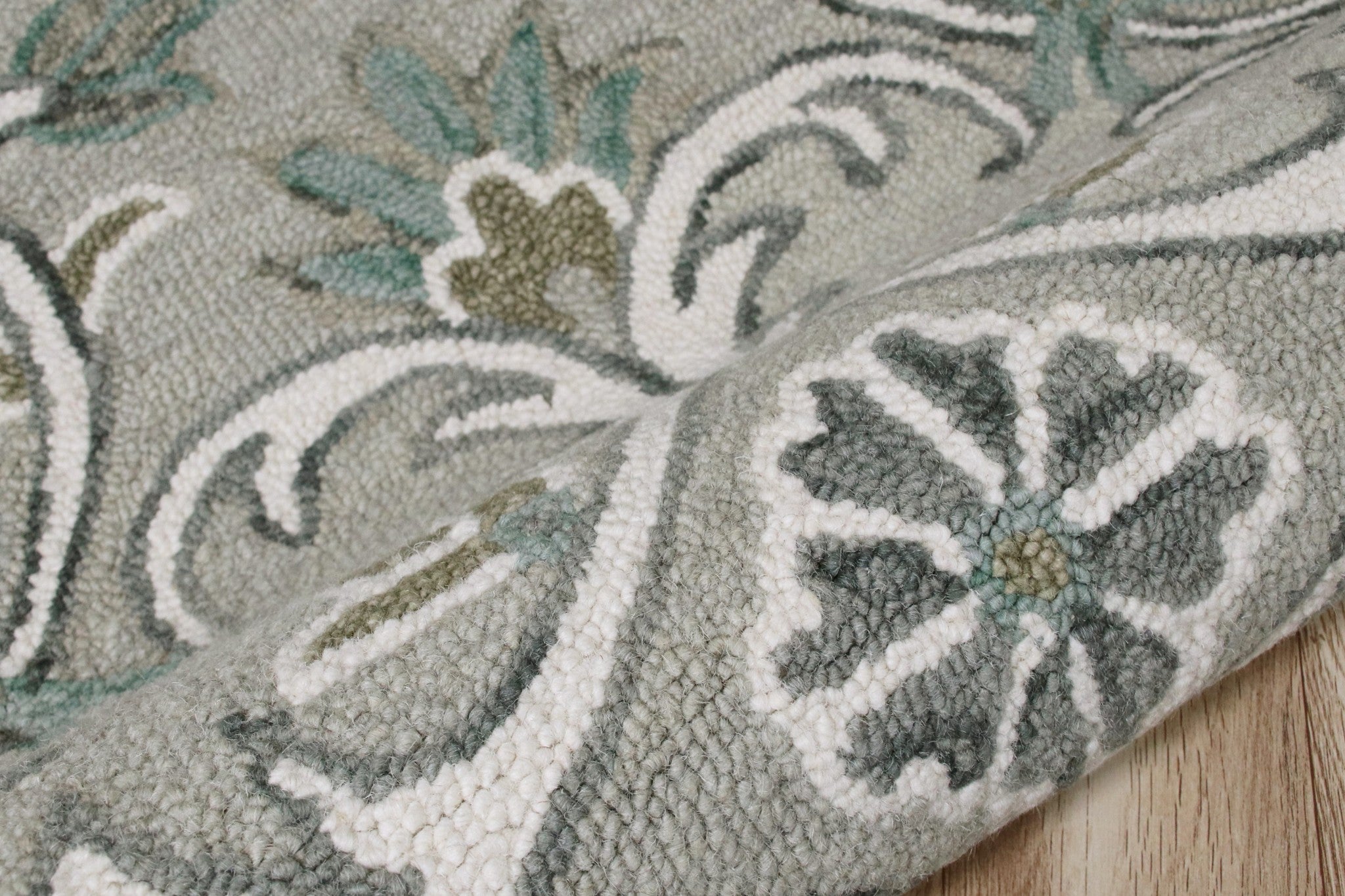 4’ Round Gray and White Filigree Area Rug