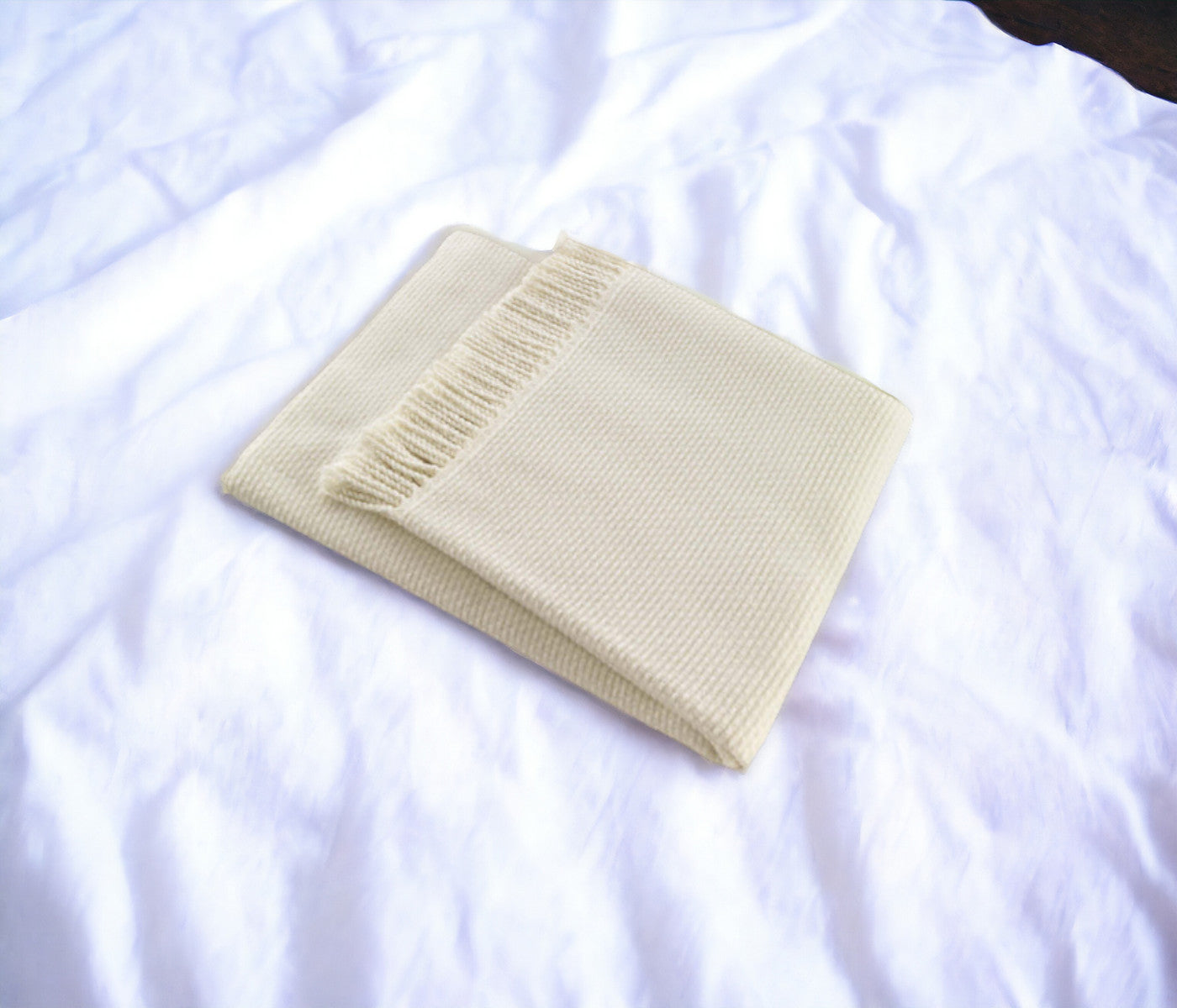 Soft Creamy White Links Pattern Throw Blanket